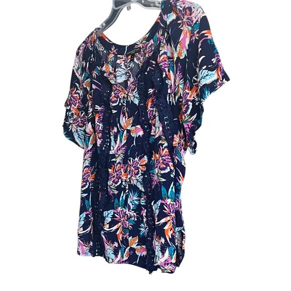 SIGNATURE STUDIO SHORT SLV PULL-OVER V-NECK BLOUSE, WOMENS, 1X, NAVY + MULTICOLR - Picture 4 of 12